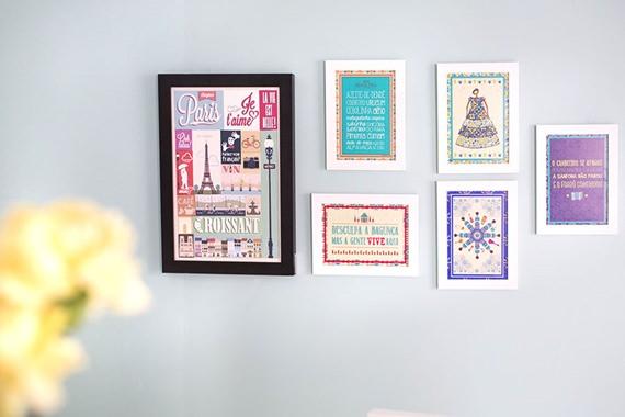 decore a parede com quadros de diferentes tamanhos