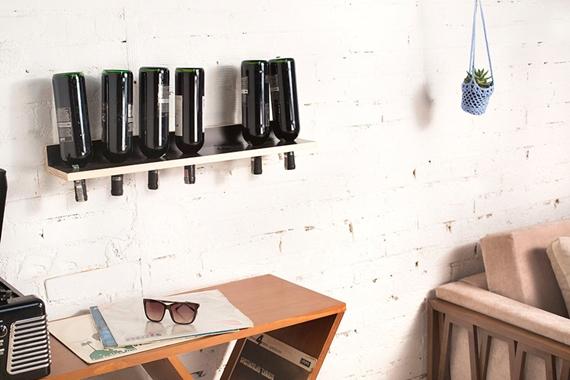 Adega para vinhos preta com design clean